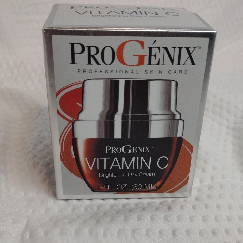 Progenix Professional Skin Care Vitamin C Brightening Day Cream - Picture 5 of 9